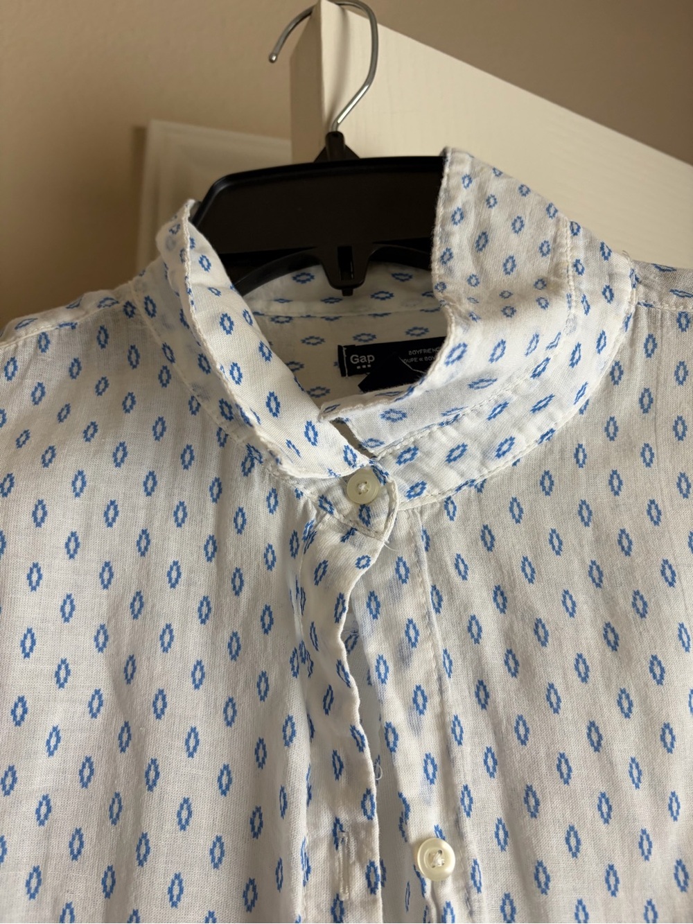 Gap boyfriend fit White Button-Up Shirt with Blue Micro Print - Picture 5 of 7